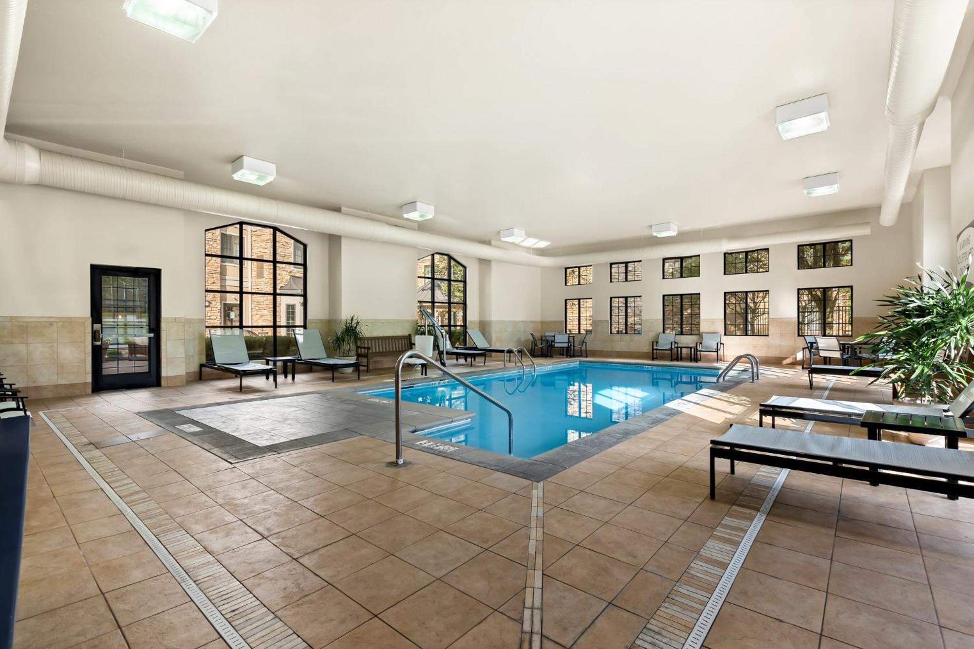 Staybridge Suites - Cincinnati North By Ihg Уэст-Честер Экстерьер фото